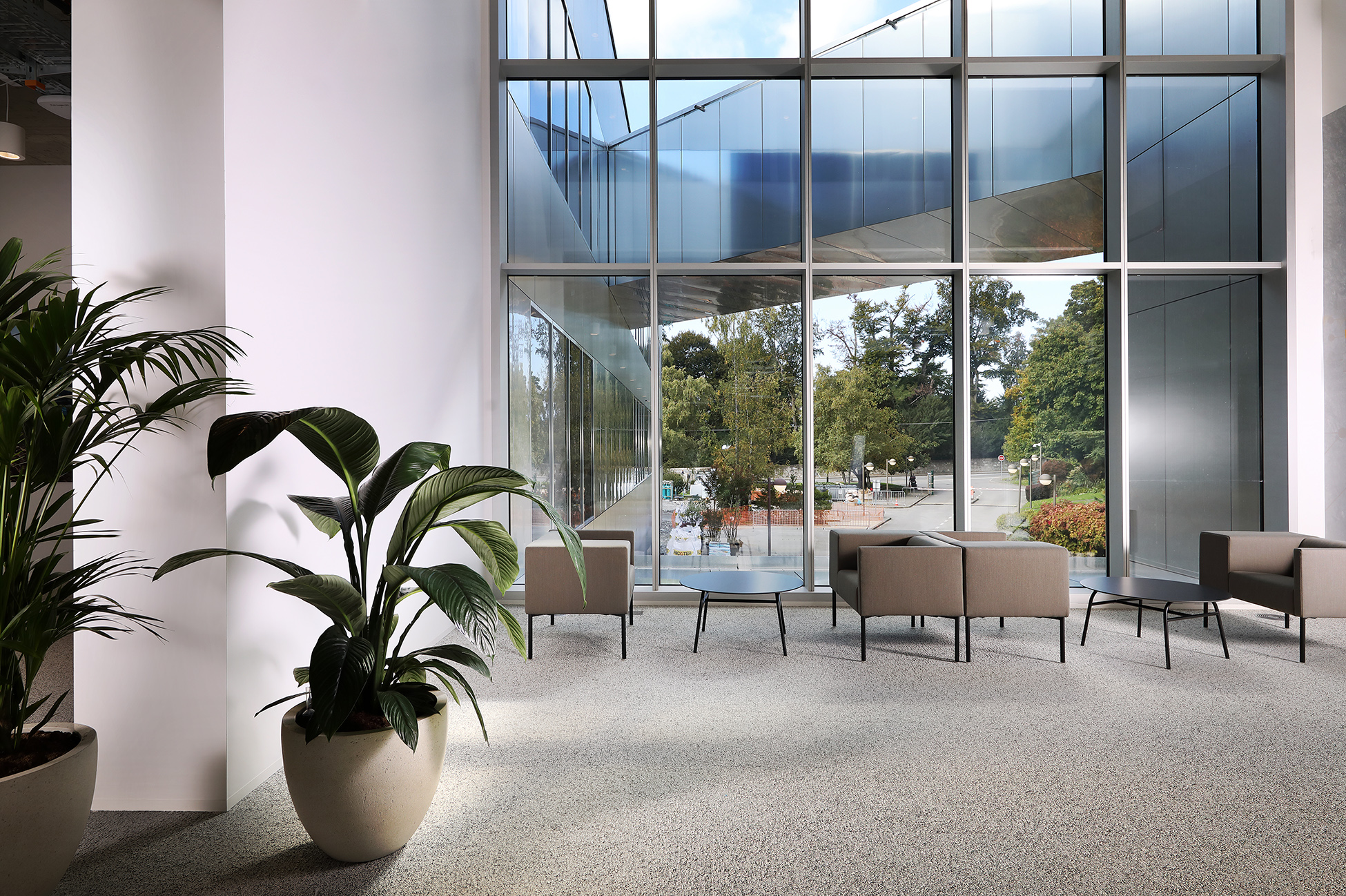 For over fifteen years, Justin has captured the essence of interiors and architecture throughout Zurich and Switzerland, building strong, trusted relationships with those who commission his work. A shared understanding between designer and photographer is essential—one that enables a cohesive interpretation of a project’s vision, emotions, and defining elements. This understanding is shaped and strengthened over time, and Justin takes great pride in the enduring professional relationships he has cultivated through his craft.