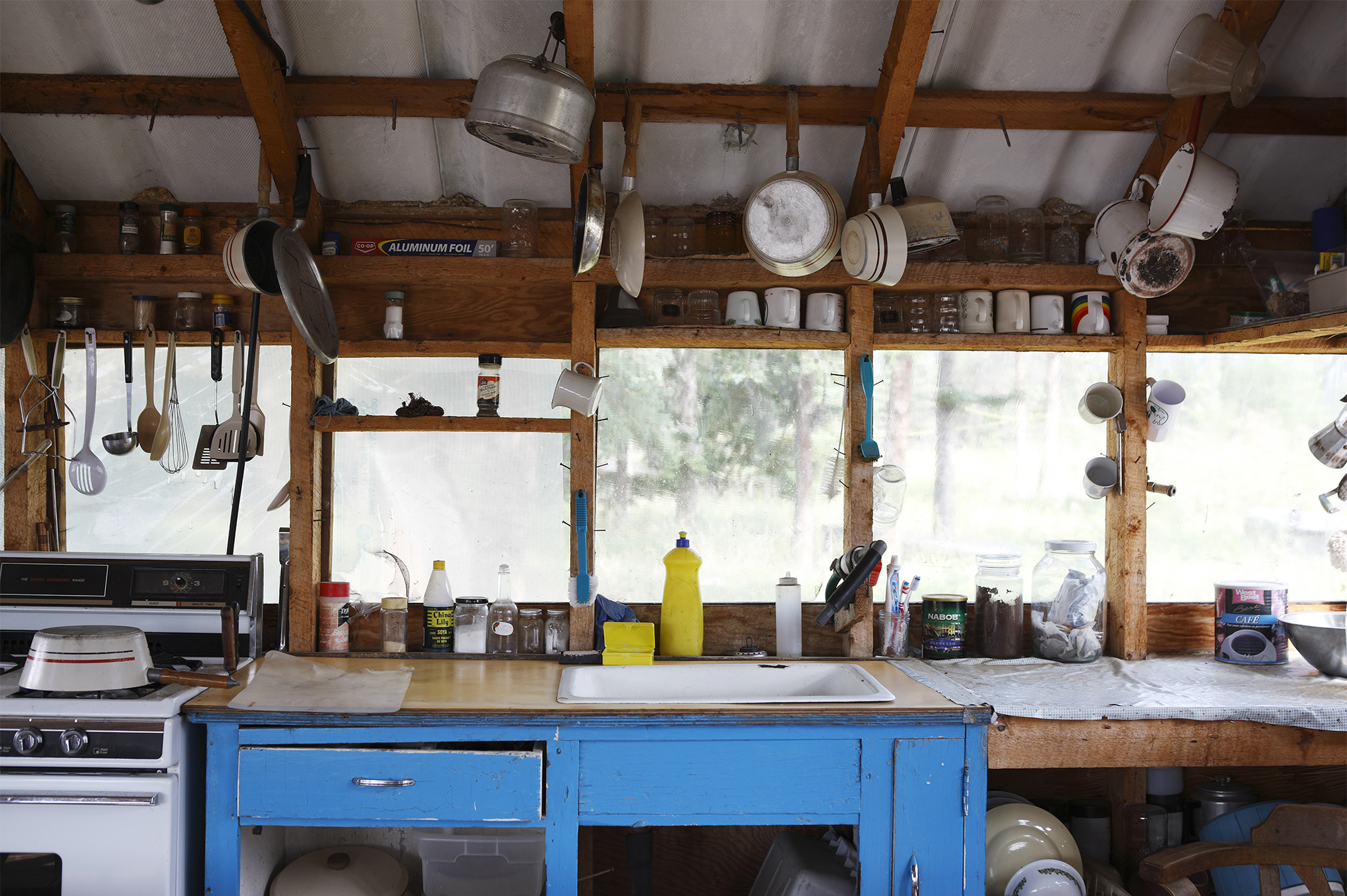 A remote river cabin on the banks of the Yukon gives refuge to the people travelling by kanu or boat.